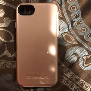Rose gold OtterBox Iphone 7 case!